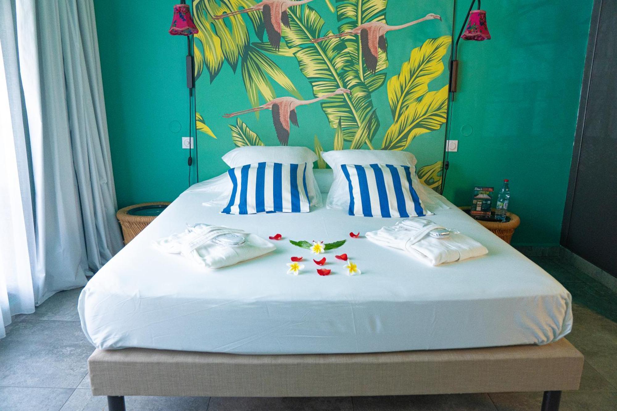 Dina Morgabine Saint Gilles Hotel Bagian luar foto