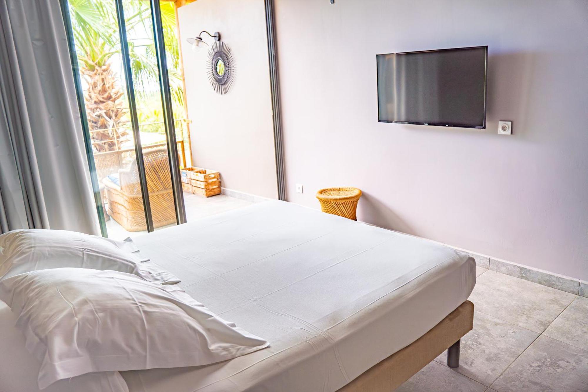 Dina Morgabine Saint Gilles Hotel Bagian luar foto