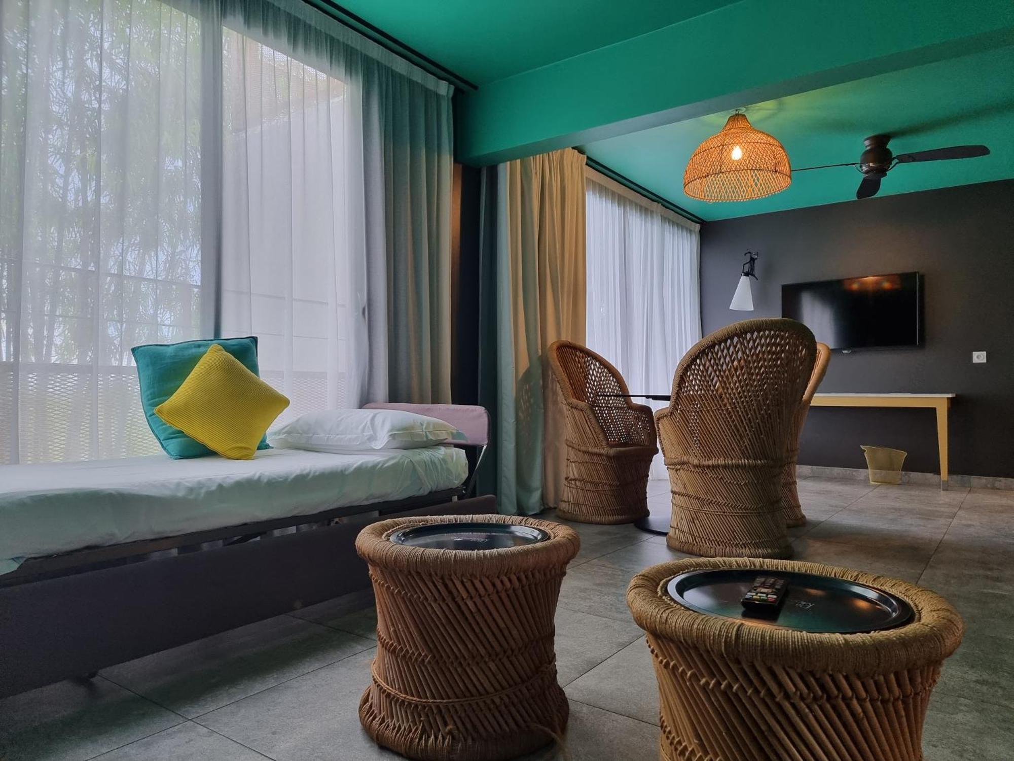 Dina Morgabine Saint Gilles Hotel Bagian luar foto